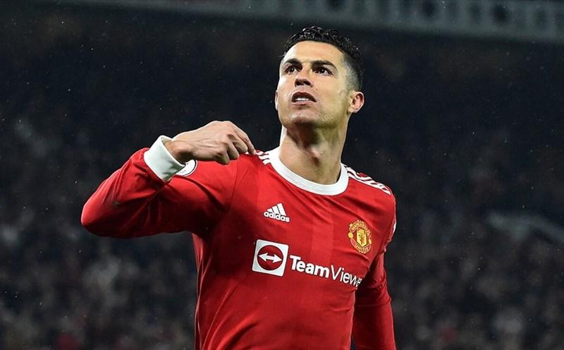 Tiền đạo hàng đầu thế giới Ronaldo không thể thiếu trong đội hình MU xuất sắc nhất.